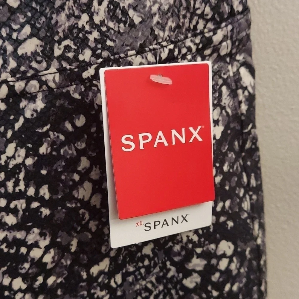 NEW SPANX Snakeskin Print Faux Leather Leggings sz M